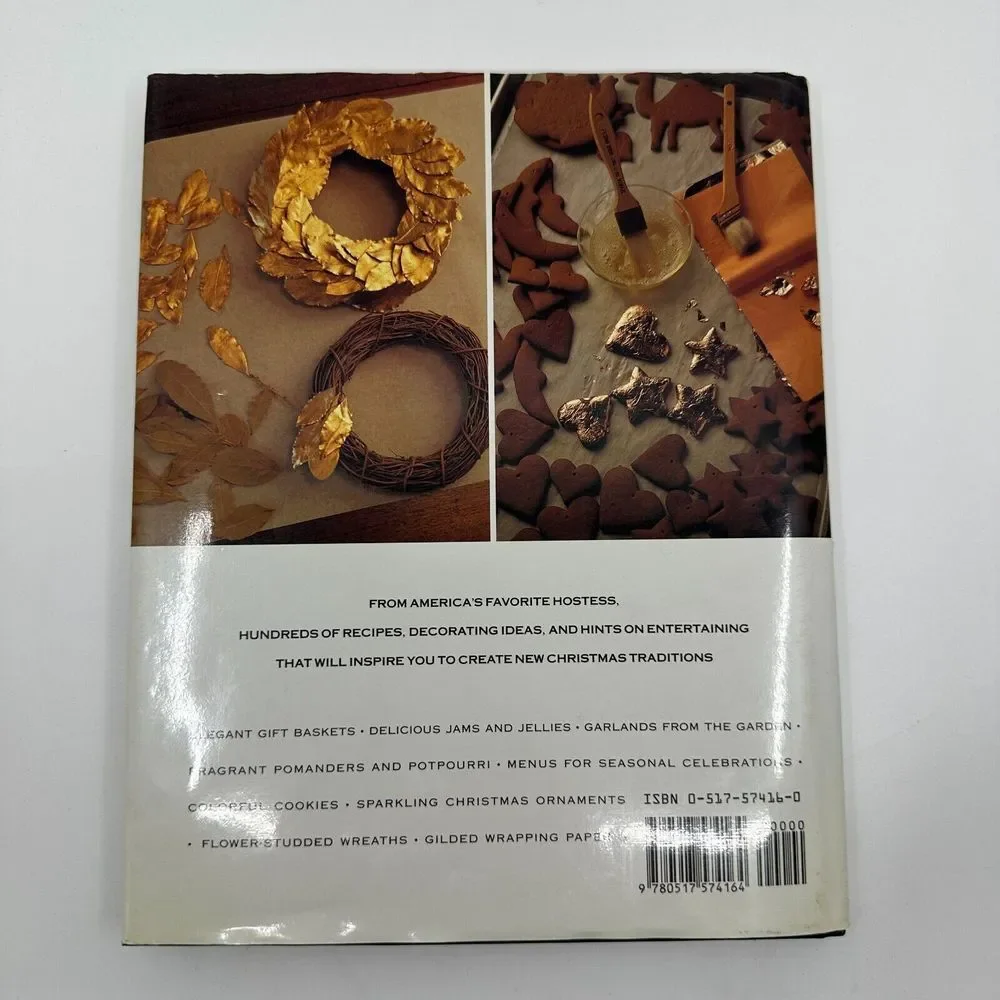 Martha Stewart's Christmas‎ Entertaining Decorating And Giving Hardcover Book